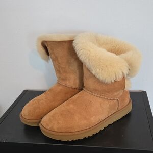 UGG Baily Button Tan Shearling-Lined Boots Sz 9